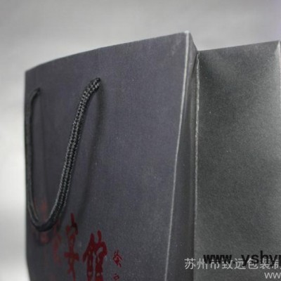 黑卡烫金纸袋，可以用于服饰，外观精美，材质韧性强可定制